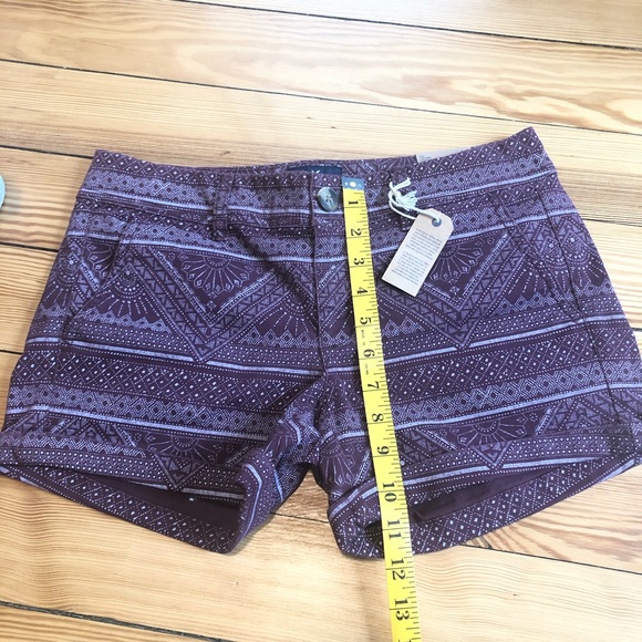 American eagle shorts NWT size 4 tribe print - Picture 4 of 5